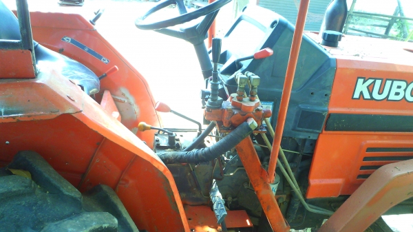 รถไถ KUBOTA L2605DT 4WD ลดราคาพิเศษเหลือเพียง 165,000 บาท.พิเศษที่มีอุปกรณ์มากชิ้น.