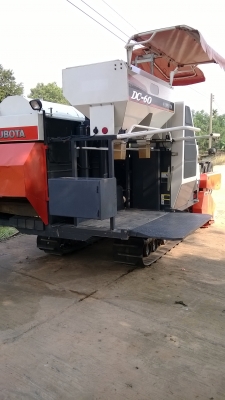 ด่วนคับ ขายรถเกี่ยวข้าวคูโบต้ารุ่น dc60 plus พร้อมพ่วงลาก 479000 บาท