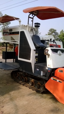 ด่วนคับ ขายรถเกี่ยวข้าวคูโบต้ารุ่น dc60 plus พร้อมพ่วงลาก 479000 บาท