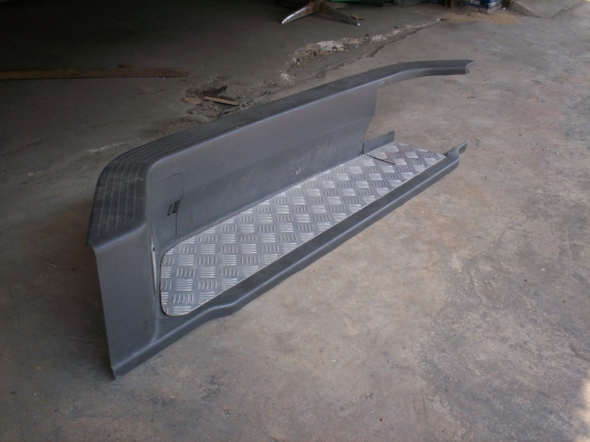 บรรไดประตูสไลด์ข้าง รถตู้คอมมูเตอร์ สีเทา 1000บาท TEL0890671028