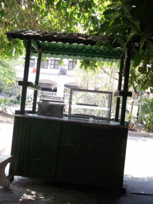 ซุ้มขายไส้กรอกย่างพร้อมอุปกรณ์และแหล่งซื้อไสส้กรอกรสอร่อย ขายดีมาก ยกชุดจัดไปเลยคับ 4500 บาท สนใจโทร แคคับ 0859688911 0846679841