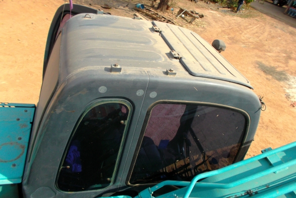 ขายด่วนรถแบคโฮหมากเอบYN11ทํางาน9000ชัว่โมง