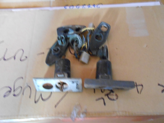 กระจกมองข้างแนวเรโทรปรับไฟฟ้า ราคา1800บาท กระจกมองข้างแนวเรโทรปรับไฟฟ้า ราคา1800บาท