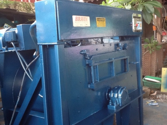 ขายเครื่องซักผ้าอุตสาหกรรม ขนาด 250 ปอนด์ ยี่ห้อ braun made in usa.