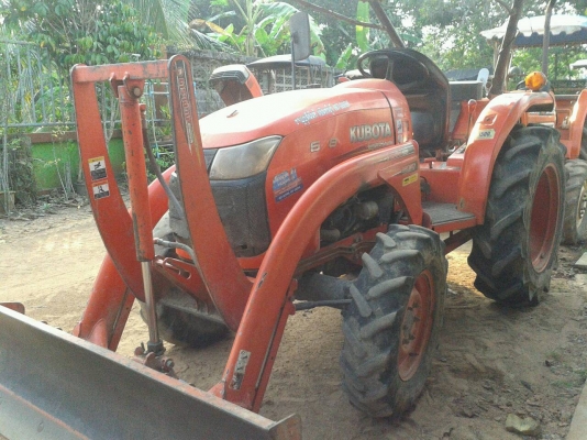 ขายรถไถ KUBOTA  L3608พร้อมดันหน้าคานโค้ง รถไร่สภาพเดิมๆไม่ได้ทำสีใหม่