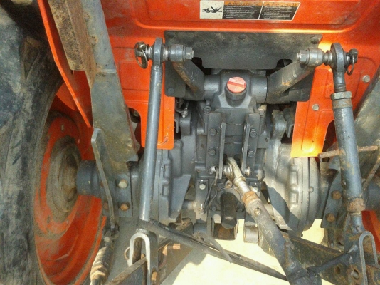 ขายรถไถ KUBOTA  L3608พร้อมดันหน้าคานโค้ง รถไร่สภาพเดิมๆไม่ได้ทำสีใหม่