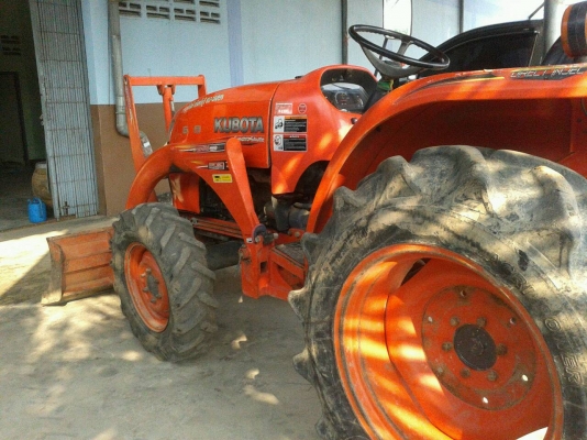 ขายรถไถ KUBOTA  L3608พร้อมดันหน้าคานโค้ง รถไร่สภาพเดิมๆไม่ได้ทำสีใหม่