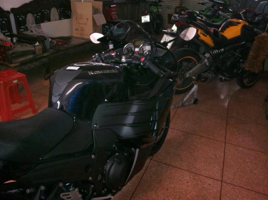 ต้ำพระราม2 ขาย  KAWAZAKI ZX14Rปี2013 วิ่งไม่ถึง100โล สภาพป้ายแดงออกศูนย์ใหญ่ครับ