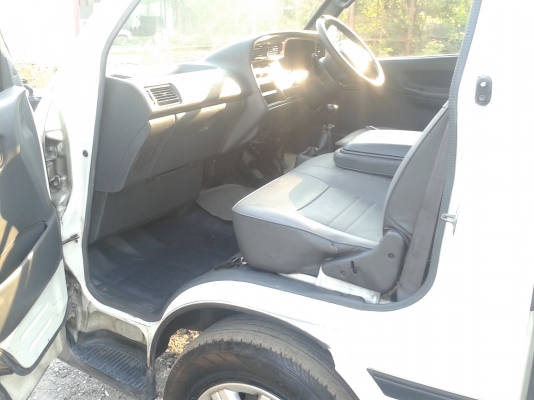 ขายรถตู้หลังคาสูง เครื่อง 3.0 ตาเพชร ปี02 275000