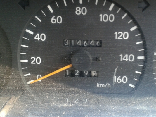 ขายรถตู้หลังคาสูง เครื่อง 3.0 ตาเพชร ปี02 275000