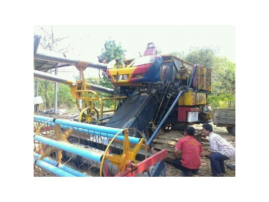 ขายรถเกี่ยวไทยเส็งอุ้ม2.5ตัน เครื่อง175เทอร์โบ ปั้มแฝดไดกิ้น ตัวเดิน12 สภาพพร้อมใช้งาน