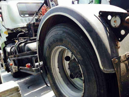 อีซูซุ 6 ล้อ หัวลาก GVR  300 แรงม้า. ปี 52  (  รถวิ่ง 1xx,xxx กว่า กม.)   สนใจติดต่อ 081 - 6079515