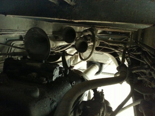 รถฮีโน่  10 ล้อ ตู้เย็น  195 แรงม้า. ปี 38  สนใจติดต่อ 081 - 6079515