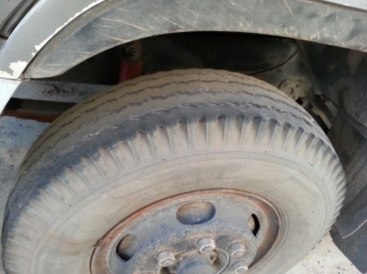 รถฮีโน่  10 ล้อ ตู้เย็น  195 แรงม้า. ปี 38  สนใจติดต่อ 081 - 6079515