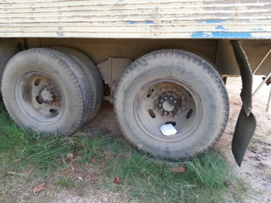 รถฮีโน่ 10 ล้อ ตู้เย็น  187 แรงม้า.  สนใจติดต่อ 081 - 6079515