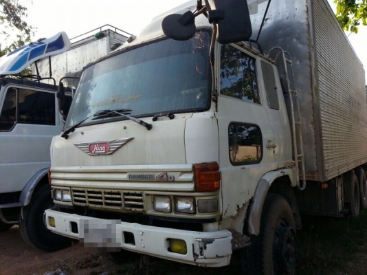 รถฮีโน่ 10 ล้อ ตู้เย็น  187 แรงม้า.  สนใจติดต่อ 081 - 6079515