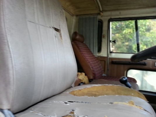 รถฮีโน่ 10 ล้อ ตู้เย็น  187 แรงม้า.  สนใจติดต่อ 081 - 6079515