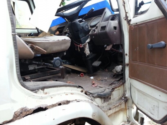 รถฮีโน่ 10 ล้อ ตู้เย็น  187 แรงม้า.  สนใจติดต่อ 081 - 6079515