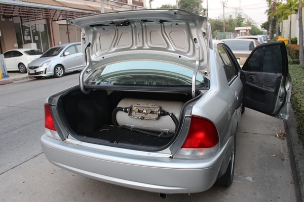 ขาย FORD LASER ปี2000 ออโต้แก๊ส สีสวยร้อยเปอร์เซ็ฯพร้อมใช้งาน