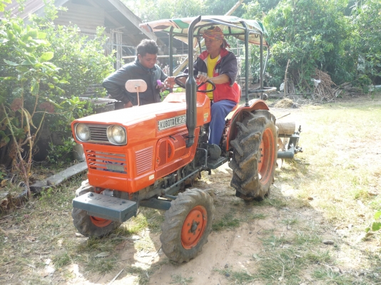 ขายถูก KUBOTA L2201 พร้อมผาน เครื่องฟิต ที่เดียวติด,ไม่เยิ้ม,ไม่มีผุรับประกัน ใช้งานได้ทุกส่วน 75,000 (084-6778347)