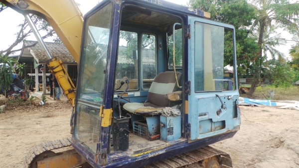 ขายแบคโฮ KOMATSU PC 60 รุ่น 5 เครื่องเดิมแน่นแรงดีมาก ปั้มดีเอวแน่น รถใช้งานอยู่ สนใจติดต่อด่วน