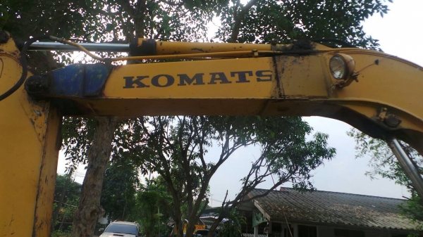 ขายแบคโฮ KOMATSU PC 60 รุ่น 5 เครื่องเดิมแน่นแรงดีมาก ปั้มดีเอวแน่น รถใช้งานอยู่ สนใจติดต่อด่วน