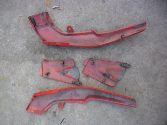 ขายชุดท้้าย bandit400 นิดหน่อยครับ ถูกๆ