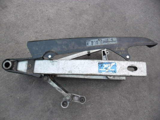 ขายสวิงอาร์ม fzr 250 พร้อมบังโซ่ ราคถูกๆครับ