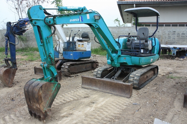 ขายรถแบคโฮ สภาพดี นำเข้าจากญี่ปุ่น สนใจติดต่อ 086-7757900