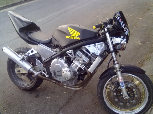 ขายCB1 400 inv. แต่งStreet Figther ถูกมาก เบื่อแล้ว ขายCB1 400 inv. แต่งStreet Figther ถูกมาก เบื่อแล้ว