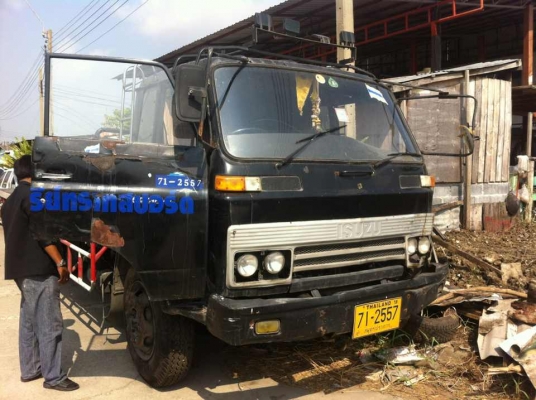 ขายด่วนรถอีซูซุเจซีเอ็มช่วงยาว6เมตร20ปี33สภาพพร้อมใช้เครื่อง6บีจี1เบกร์ชิปฟี่เครื่องดียางเต็มสนใจติดต่อด่วนมาก