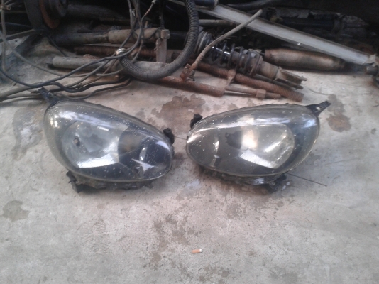 ขายไฟหน้านิสสันมาร์ช 1คู่