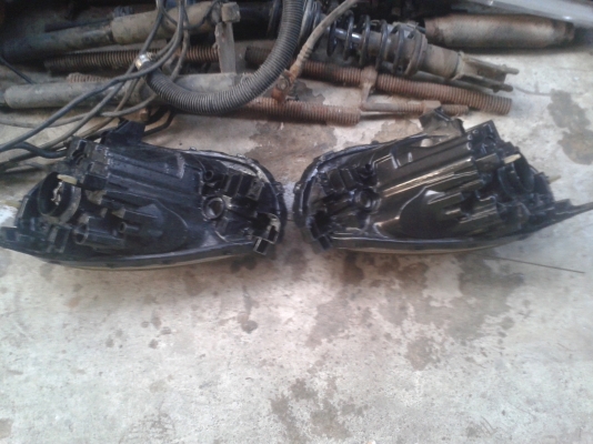 ขายไฟหน้านิสสันมาร์ช 1คู่