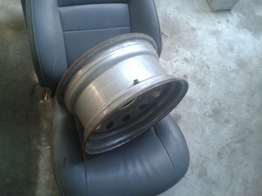 ขายล้อผาขอบ15ล้อบรรทุกมี3วงขาย800ไว้ทำอะไหล่คับ