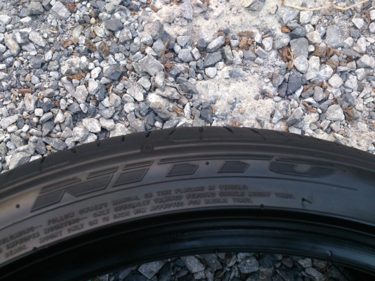 ขายยาง NITTO 235/35R19 MADE IN JAPAN ยางสัปดาห์ที่34 ปี12 ดอกยางเท่ากัน (ไม่มีปะ) จำนวน 1 คู่
