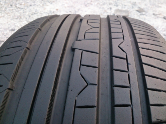 ขายยาง NITTO 235/35R19 MADE IN JAPAN ยางสัปดาห์ที่34 ปี12 ดอกยางเท่ากัน (ไม่มีปะ) จำนวน 1 คู่