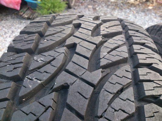 ขายแม็กเล็บเหยี่ยว ISUZU แท้พร้อมยาง บริสโตน265/75R16 จำนวน 1 คู่