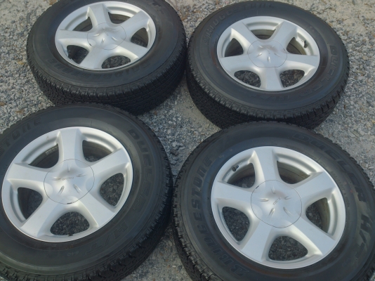 ขายแม็ก ALL NEW ISUZU พร้อมยางบริสโตน 255/65R17 ยางสัปดาห์ที่16 ปี12 ดอกยางสวยนิ่มลึกเท่ากันไม่ร้าวไม่แตกลายสภาพยาง 95\% จำนวน 1 ชุด