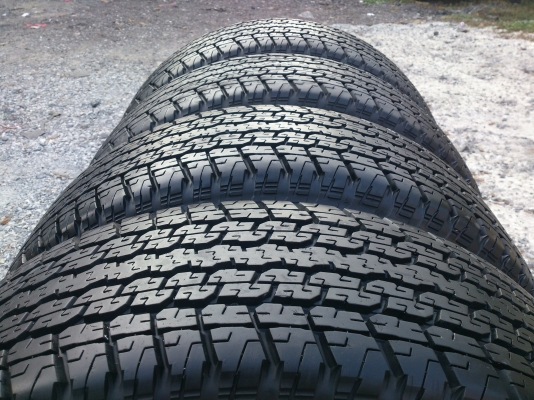 ขายแม็ก ALL NEW ISUZU พร้อมยางบริสโตน 255/65R17 ยางสัปดาห์ที่16 ปี12 ดอกยางสวยนิ่มลึกเท่ากันไม่ร้าวไม่แตกลายสภาพยาง 95\% จำนวน 1 ชุด