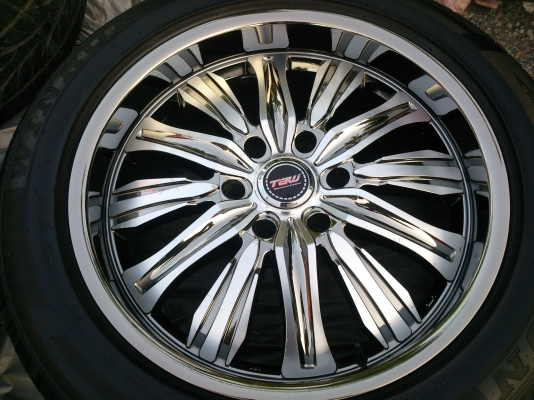 ขายแม็กขอบ20 6รู139 พร้อมยาง 265/50R20 ยางสัปดาห์ที่27 ปี12 ดอกยางสวยนิ่มลึกเท่ากันไม่ร้าวไม่แตกลายสภาพยาง 95\% จำนวน 1 ชุด