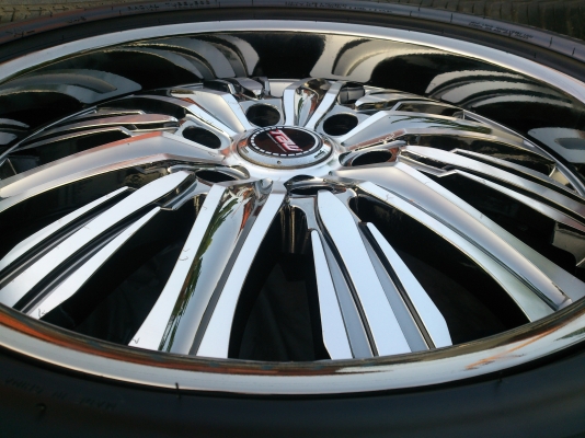 ขายแม็กขอบ20 6รู139 พร้อมยาง 265/50R20 ยางสัปดาห์ที่27 ปี12 ดอกยางสวยนิ่มลึกเท่ากันไม่ร้าวไม่แตกลายสภาพยาง 95\% จำนวน 1 ชุด