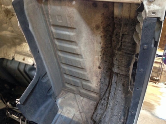 รถฮีโน่ 6 ล้อดั้ม 150 แรงม้า. ปี 49  ( รถวิ่ง 1xx,xxx  กว่า กม. )  สนใจติดต่อ 081 - 6079515