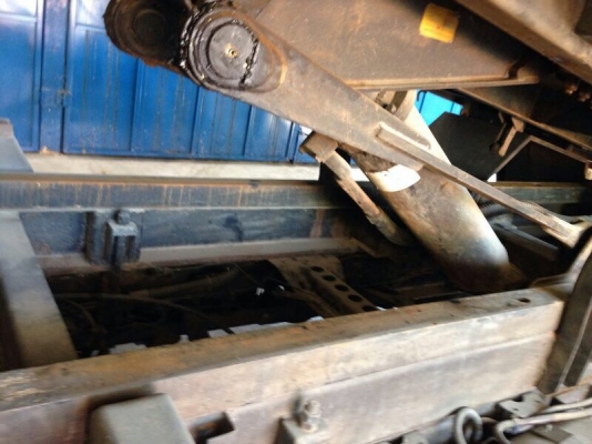 รถฮีโน่ 6 ล้อดั้ม 150 แรงม้า. ปี 49  ( รถวิ่ง 1xx,xxx  กว่า กม. )  สนใจติดต่อ 081 - 6079515