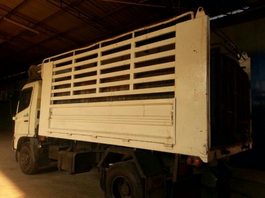 รถฮีโน่ 6 ล้อดั้ม 150 แรงม้า. ปี 49  ( รถวิ่ง 1xx,xxx  กว่า กม. )  สนใจติดต่อ 081 - 6079515