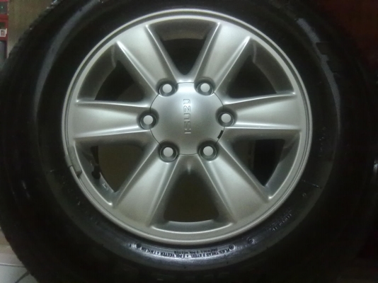 พี่คนใหนสนใจซื้อล้อแม็กขอบ 16 ยาง 26/2013 สภาพนางฟ้าคราฟ ไม่ม่ริ้วลอยคราฟ รถวิ่ง 3000 กว่าโลคราฟ ผมตั้งราคาที่ 16500 บาท สนใจโทรมาเลยคราฟ 081-6433-820***081-7456-282 ต้อม  อยุ่หลังเซ้นทรัลพระราม 2  ราคาคุยกันได้คราฟ ผมง่ายๆคราฟ