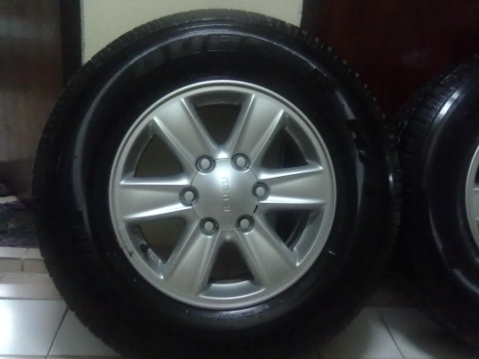 พี่คนใหนสนใจซื้อล้อแม็กขอบ 16 ยาง 26/2013 สภาพนางฟ้าคราฟ ไม่ม่ริ้วลอยคราฟ รถวิ่ง 3000 กว่าโลคราฟ ผมตั้งราคาที่ 16500 บาท สนใจโทรมาเลยคราฟ 081-6433-820***081-7456-282 ต้อม  อยุ่หลังเซ้นทรัลพระราม 2  ราคาคุยกันได้คราฟ ผมง่ายๆคราฟ