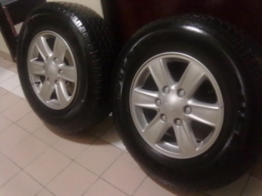 พี่คนใหนสนใจซื้อล้อแม็กขอบ 16 ยาง 26/2013 สภาพนางฟ้าคราฟ ไม่ม่ริ้วลอยคราฟ รถวิ่ง 3000 กว่าโลคราฟ ผมตั้งราคาที่ 16500 บาท สนใจโทรมาเลยคราฟ 081-6433-820***081-7456-282 ต้อม  อยุ่หลังเซ้นทรัลพระราม 2  ราคาคุยกันได้คราฟ ผมง่ายๆคราฟ