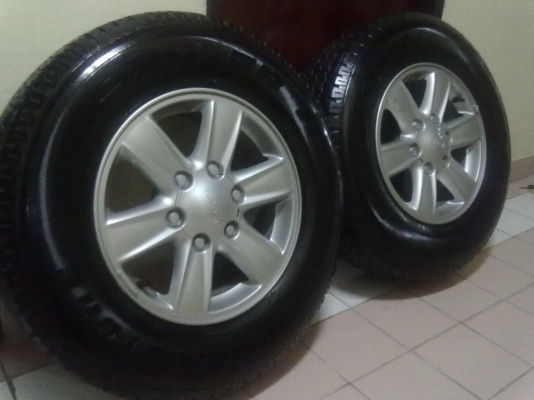 พี่คนใหนสนใจซื้อล้อแม็กขอบ 16 ยาง 26/2013 สภาพนางฟ้าคราฟ ไม่ม่ริ้วลอยคราฟ รถวิ่ง 3000 กว่าโลคราฟ ผมตั้งราคาที่ 16500 บาท สนใจโทรมาเลยคราฟ 081-6433-820***081-7456-282 ต้อม  อยุ่หลังเซ้นทรัลพระราม 2  ราคาคุยกันได้คราฟ ผมง่ายๆคราฟ