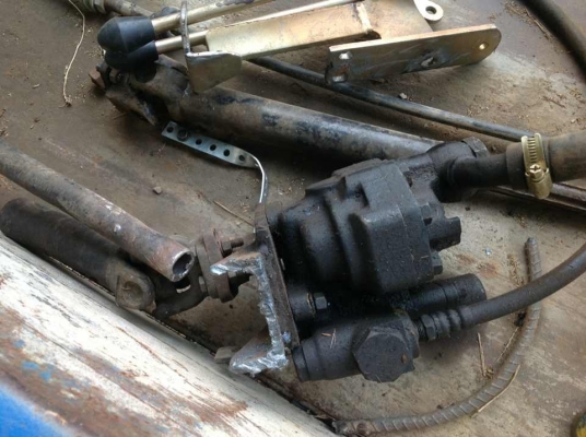 ขายกะบะดัมพ์ 6 ล้อ สภาพดีพร้อมใช้งาน ยาว 3.20 ม. ชัชซีกว้าง 0.70 ม.