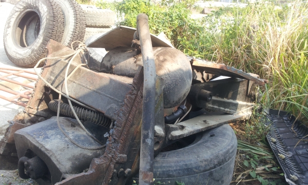 กระบะไม้พร้อมลูกดั้มพ์ครับ กว้าง 2.40 ม.ยาว 6.20 ม.